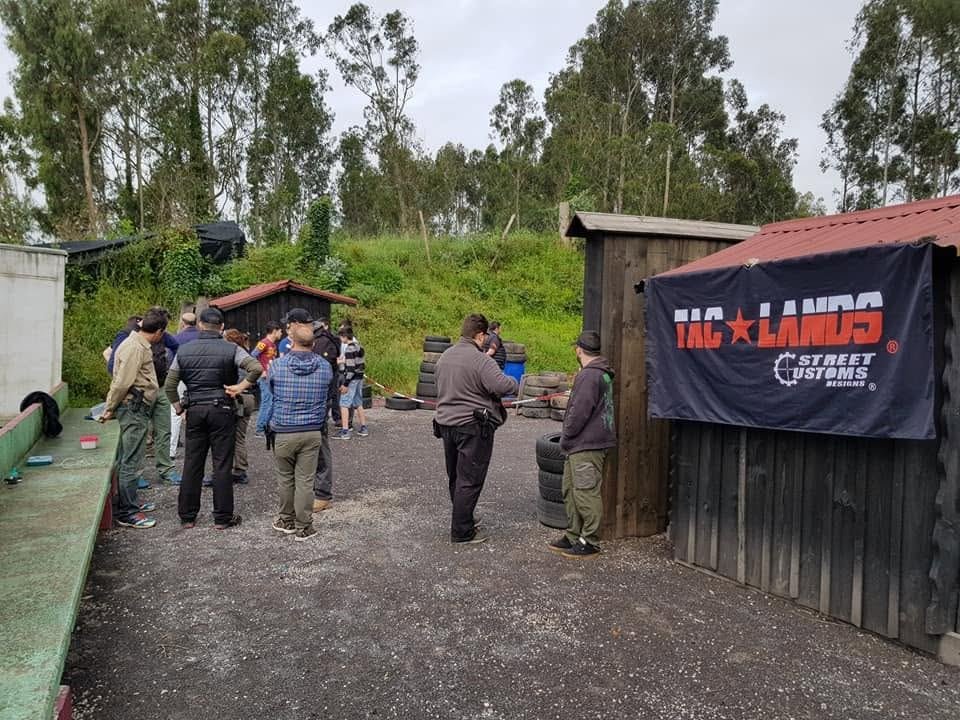 Campo de tiro de TAC LANDS con tiradores en Gijón